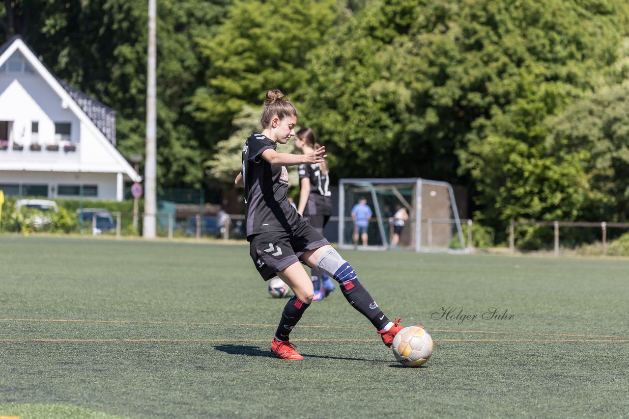 Bild 100 - wBJ SV Henstedt Ulzburg - TuS Rotenhof : Ergebnis: 12:0